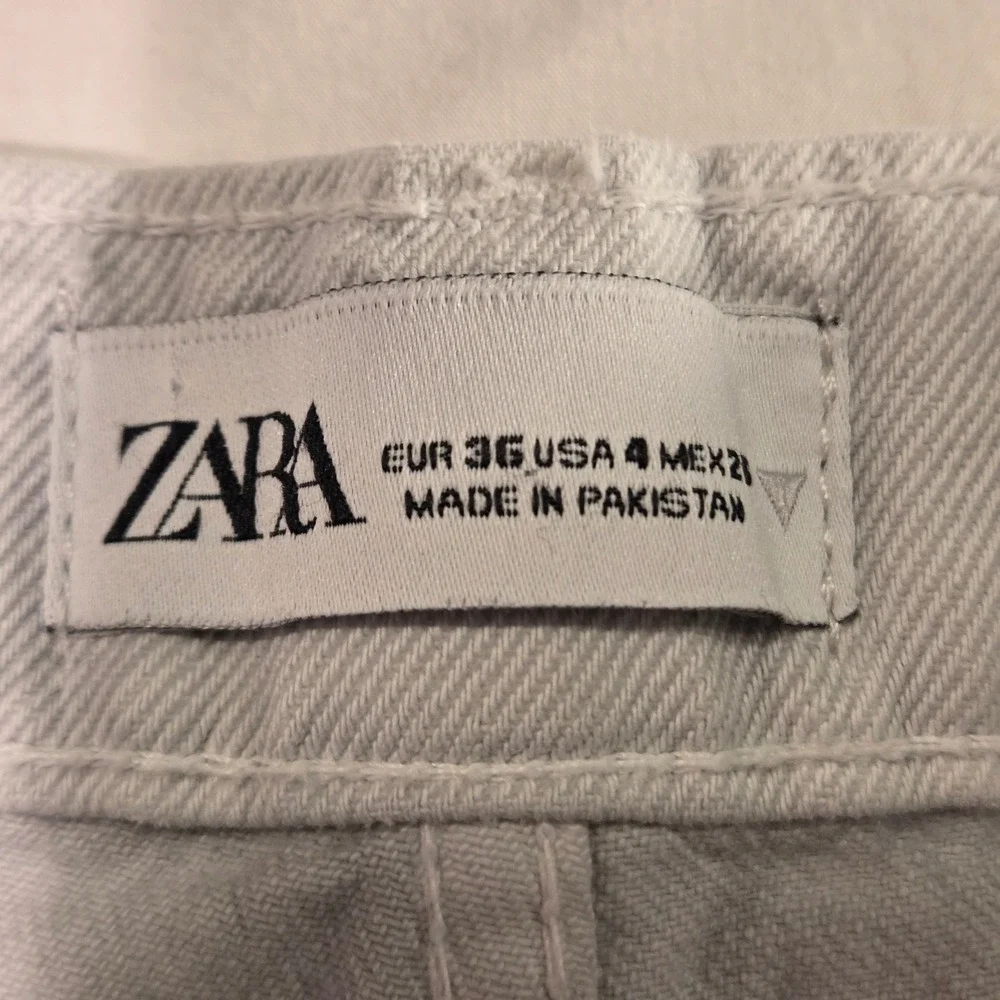 Zara Women's Straight Leg Jeans, Size US 4, Light Blue Off White, Frayed Hem